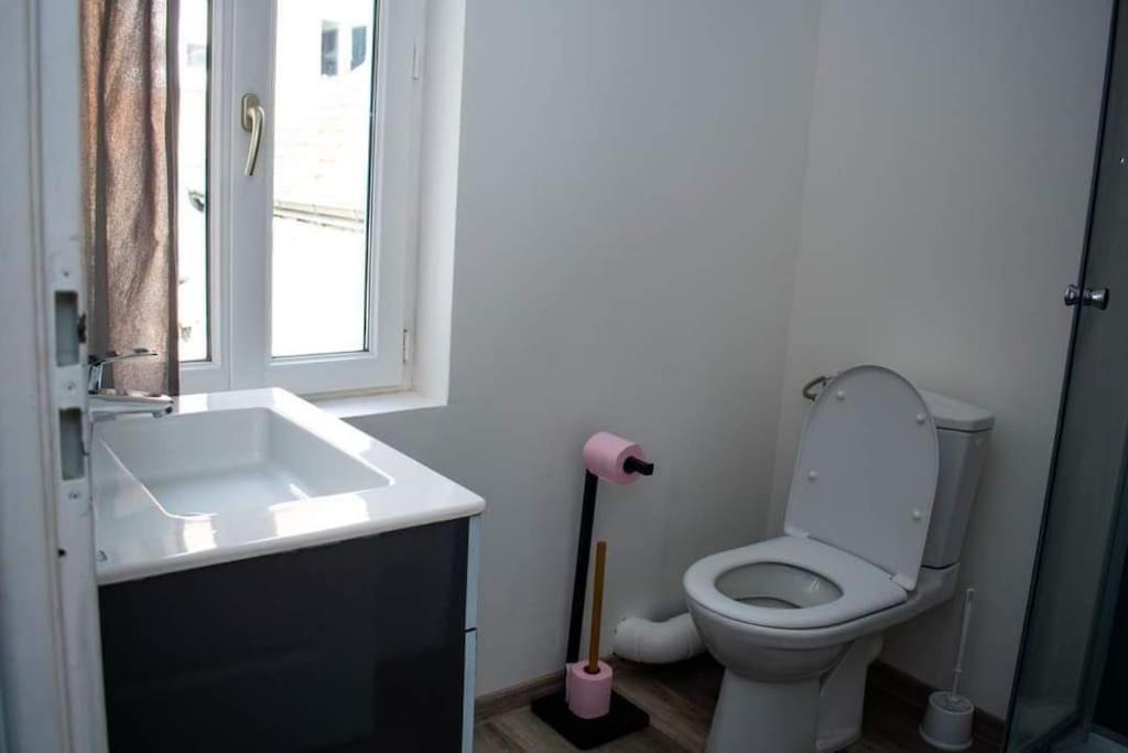 Studio Charmant Confortable Tv Centre Ville Louviers Exterior foto